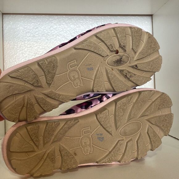 UGG Pink Satin Leopard Bow Slippers Womens Cozy Y2K Soft Girl Loungewear Girly - Picture 10 of 10